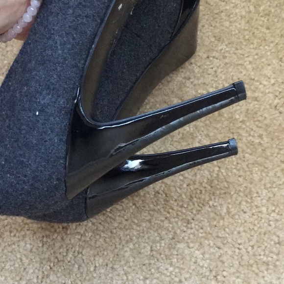 Nine West Flannel Gray Heels; Size 9 - Picture 3 of 8